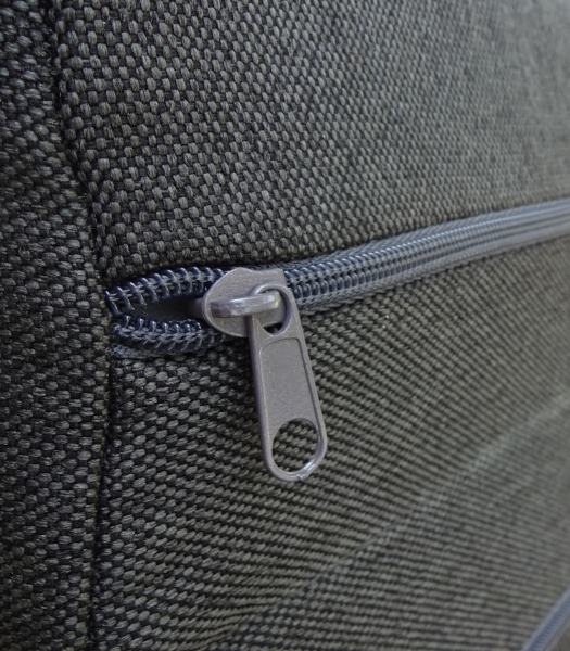 Reissverschluss-Detail-Tinn-Palo-Extra-Moebelbezugsstoff-140-190-11-Matratzen-Compass Faltmatratze 4 - teilig 140x190x11 cm grau Tinn